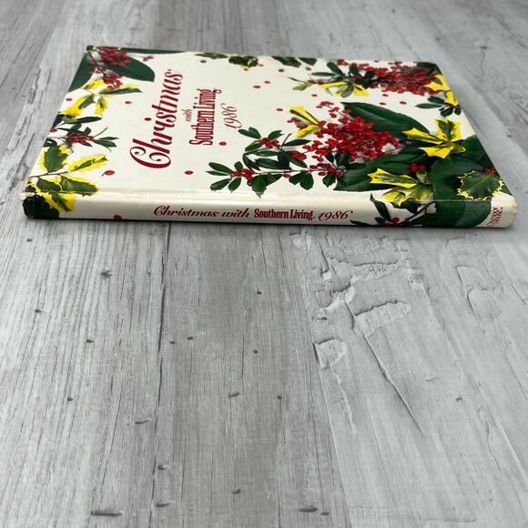 Vintage 80s Christmas With Southern Living 1986 Hardcover Book - Picture 6 of 6